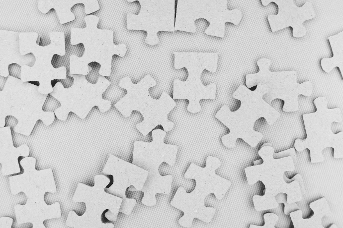puzzle jigsaw putih dan hitam